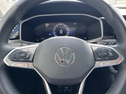 Volkswagen Taos SE Black FWD 2026