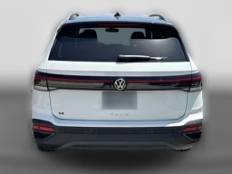 Volkswagen Taos SE Black FWD 2026