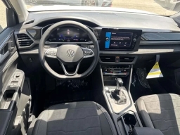 Volkswagen Taos SE Black FWD 2026