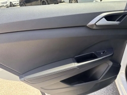 Volkswagen Taos SE Black FWD 2026