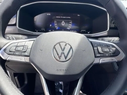 Volkswagen Taos SE Black FWD 2026