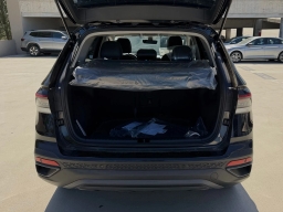 Volkswagen Taos SE Black FWD 2026