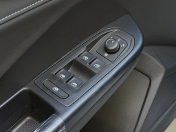 Volkswagen Taos SE Black FWD 2026