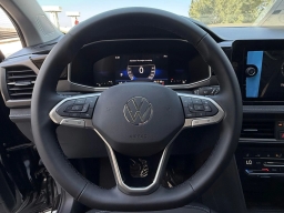 Volkswagen Taos SE Black FWD 2026
