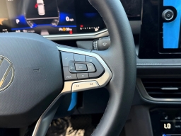 Volkswagen Taos SE Black FWD 2026
