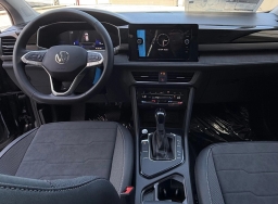 Volkswagen Taos SE Black FWD 2026