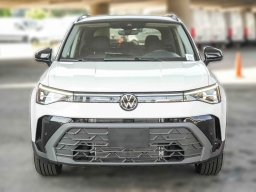 Volkswagen Taos SE Black FWD 2026