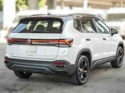 Volkswagen Taos SE Black FWD 2026