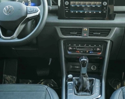 Volkswagen Taos SE Black FWD 2026