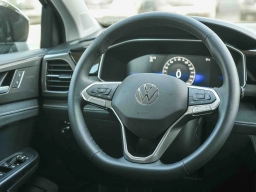 Volkswagen Taos SE Black FWD 2026