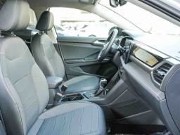 Volkswagen Taos SE Black FWD 2026