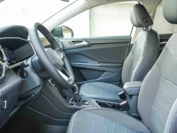 Volkswagen Taos SE Black FWD 2026