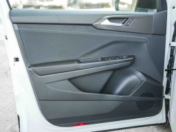 Volkswagen Taos SE Black FWD 2026
