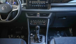 Volkswagen Taos SE Black FWD 2026
