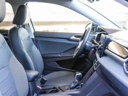 Volkswagen Taos SE Black FWD 2026