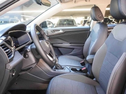 Volkswagen Taos SE Black FWD 2026