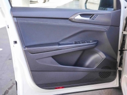 Volkswagen Taos SE Black FWD 2026