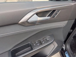 Volkswagen Taos SE Black FWD 2026