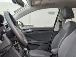 Volkswagen Taos SE Black FWD 2026