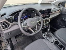 Volkswagen Taos SE Black FWD 2026