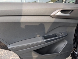 Volkswagen Taos SE Black FWD 2026