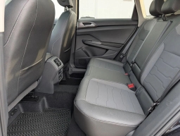 Volkswagen Taos SE Black FWD 2026
