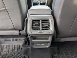 Volkswagen Taos SE Black FWD 2026