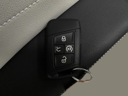 Volkswagen Taos SEL 4MOTION 2026