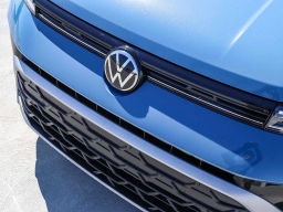 Volkswagen Taos SE FWD 2025