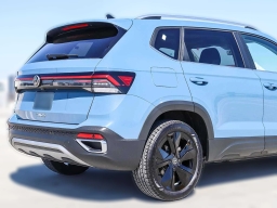 Volkswagen Taos SE FWD 2025