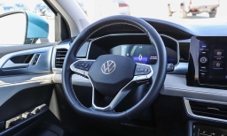 Volkswagen Taos SE FWD 2025