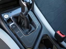 Volkswagen Taos SE FWD 2025