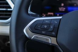 Volkswagen Taos SE FWD 2025