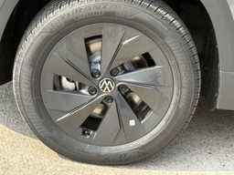 Volkswagen Taos SE FWD 2025