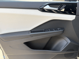Volkswagen Taos SE FWD 2025