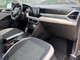 Volkswagen Taos SE FWD 2025