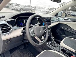 Volkswagen Taos SE FWD 2025