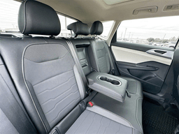 Volkswagen Taos SE FWD 2025