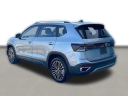 Volkswagen Taos SE FWD 2025