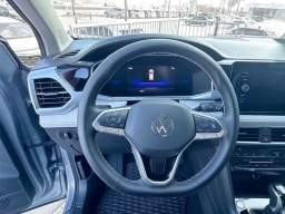 Volkswagen Taos SE FWD 2025