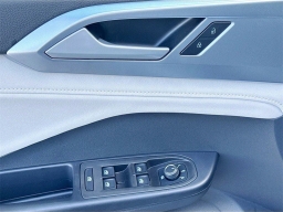 Volkswagen Taos SE FWD 2025
