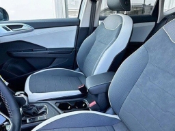 Volkswagen Taos SE FWD 2025