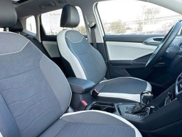 Volkswagen Taos SE FWD 2025
