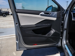 Volkswagen Taos SE FWD 2025