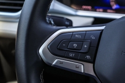 Volkswagen Taos SE FWD 2025