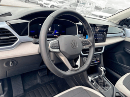 Volkswagen Taos SE FWD 2025