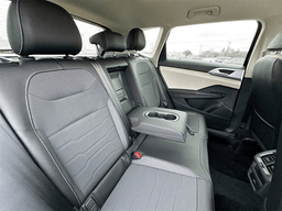 Volkswagen Taos SE FWD 2025