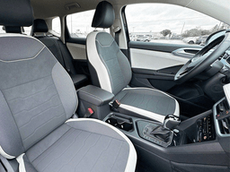 Volkswagen Taos SE FWD 2025