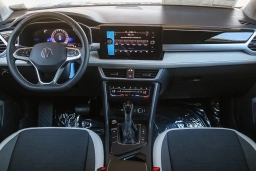 Volkswagen Taos SE FWD 2025