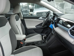 Volkswagen Taos SE FWD 2026